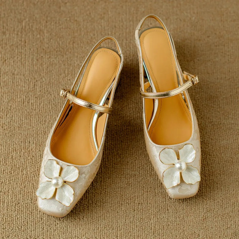 Mathilde – Elegant women's shoes with a floral pattern