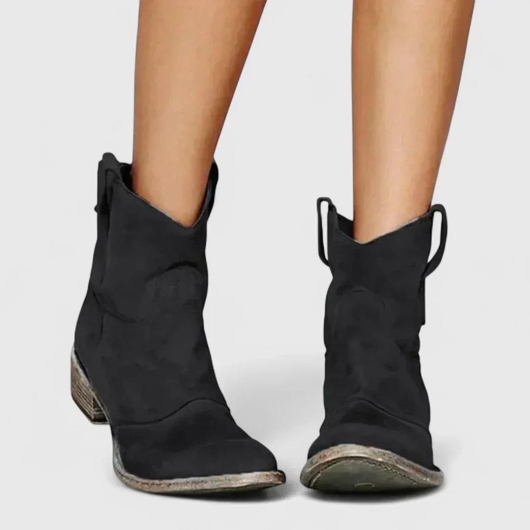 Freedom - Cowboy-style ankle boots in a retro line, with a sleek finish