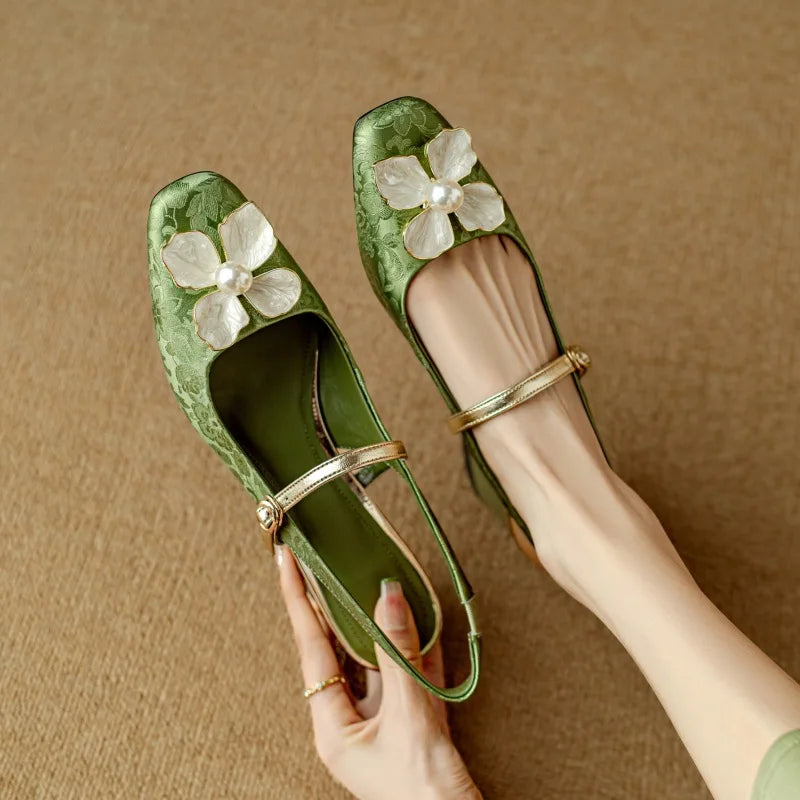 Mathilde – Elegant women's shoes with a floral pattern