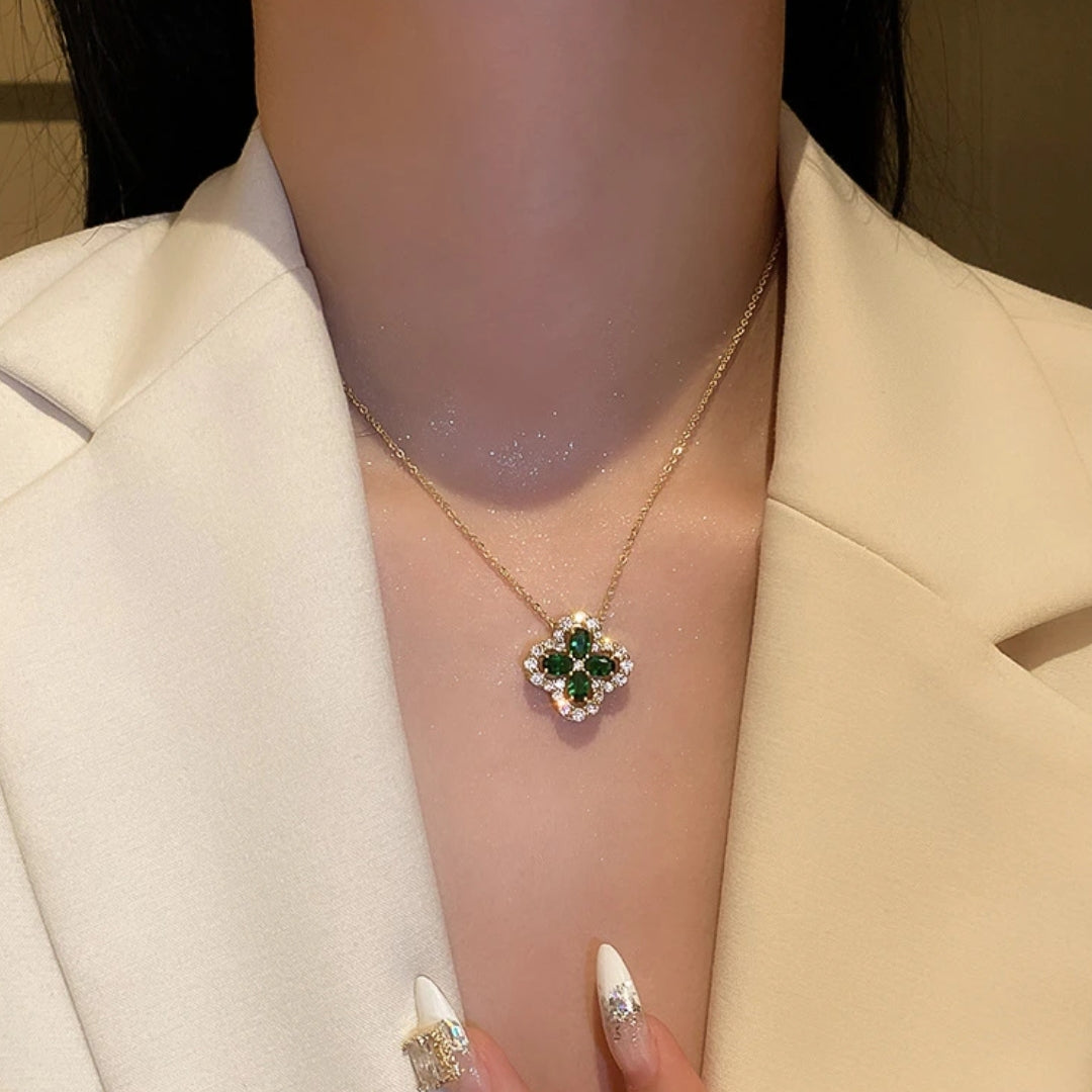 Brilliant Emerald Clover in Gold
