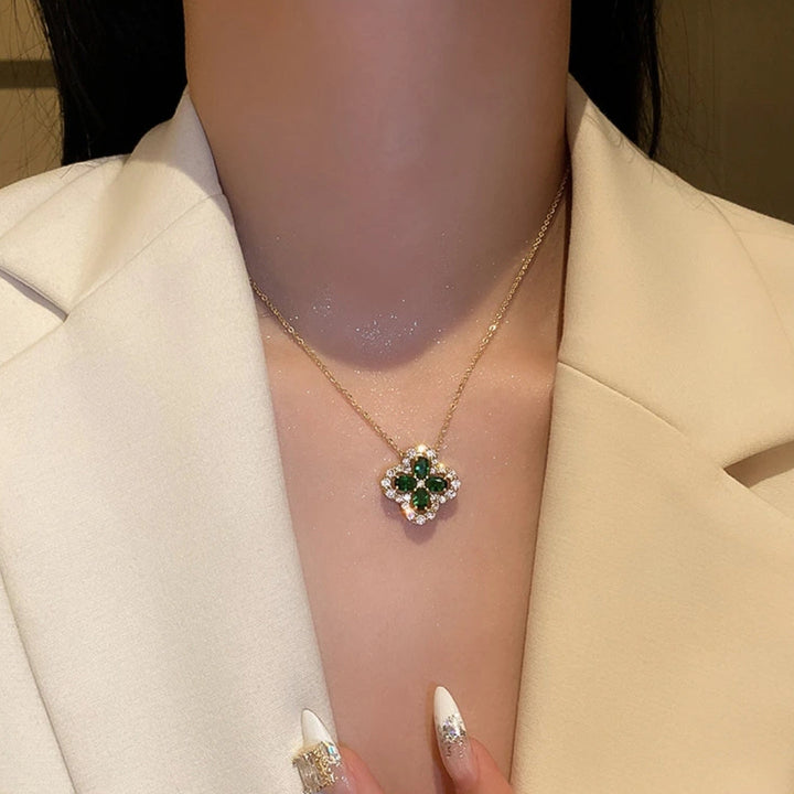 Brilliant Emerald Clover in Gold