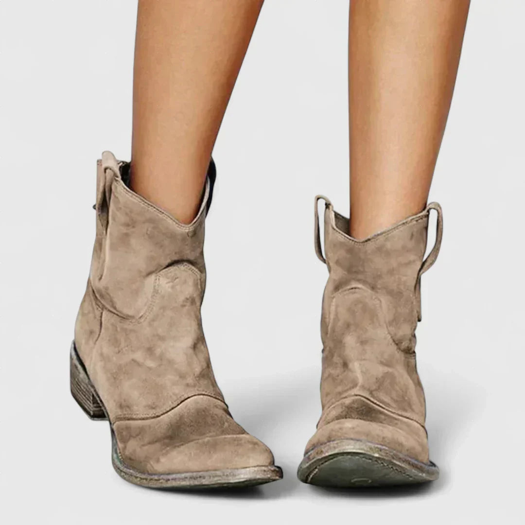 Freedom - Cowboy-style ankle boots in a retro line, with a sleek finish