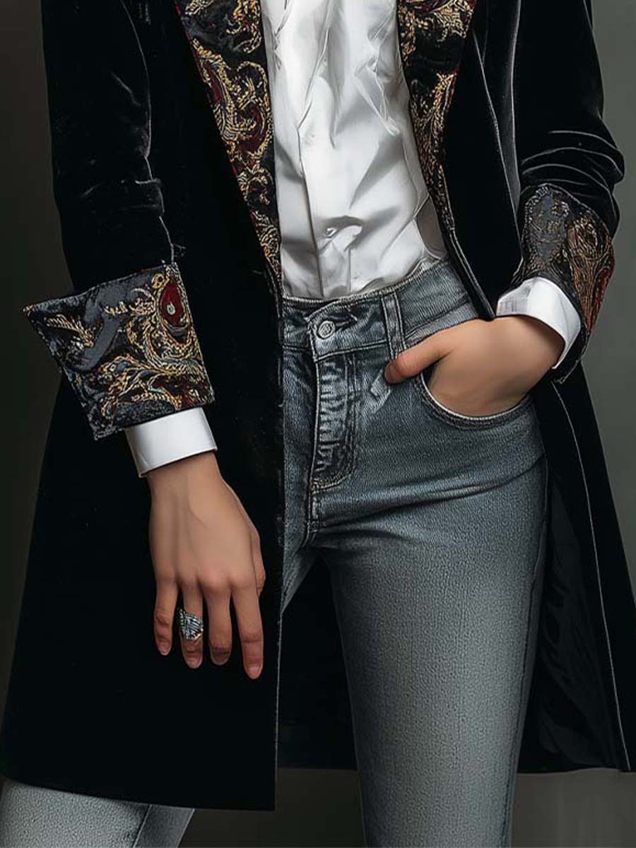 Octavia | Short Jacket Featuring Baroque Details