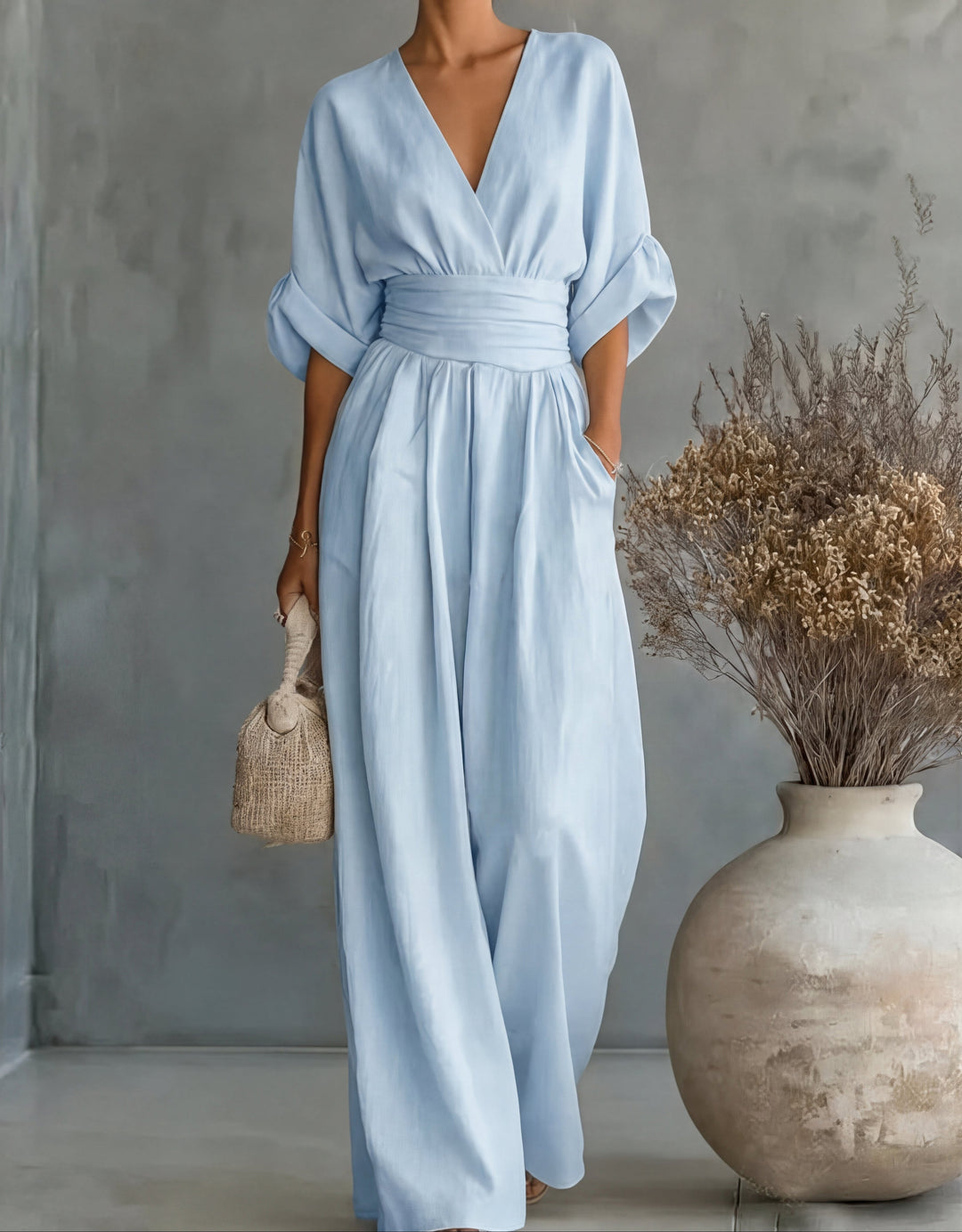 Daniella - Elegant top with V neckline and wide trousers
