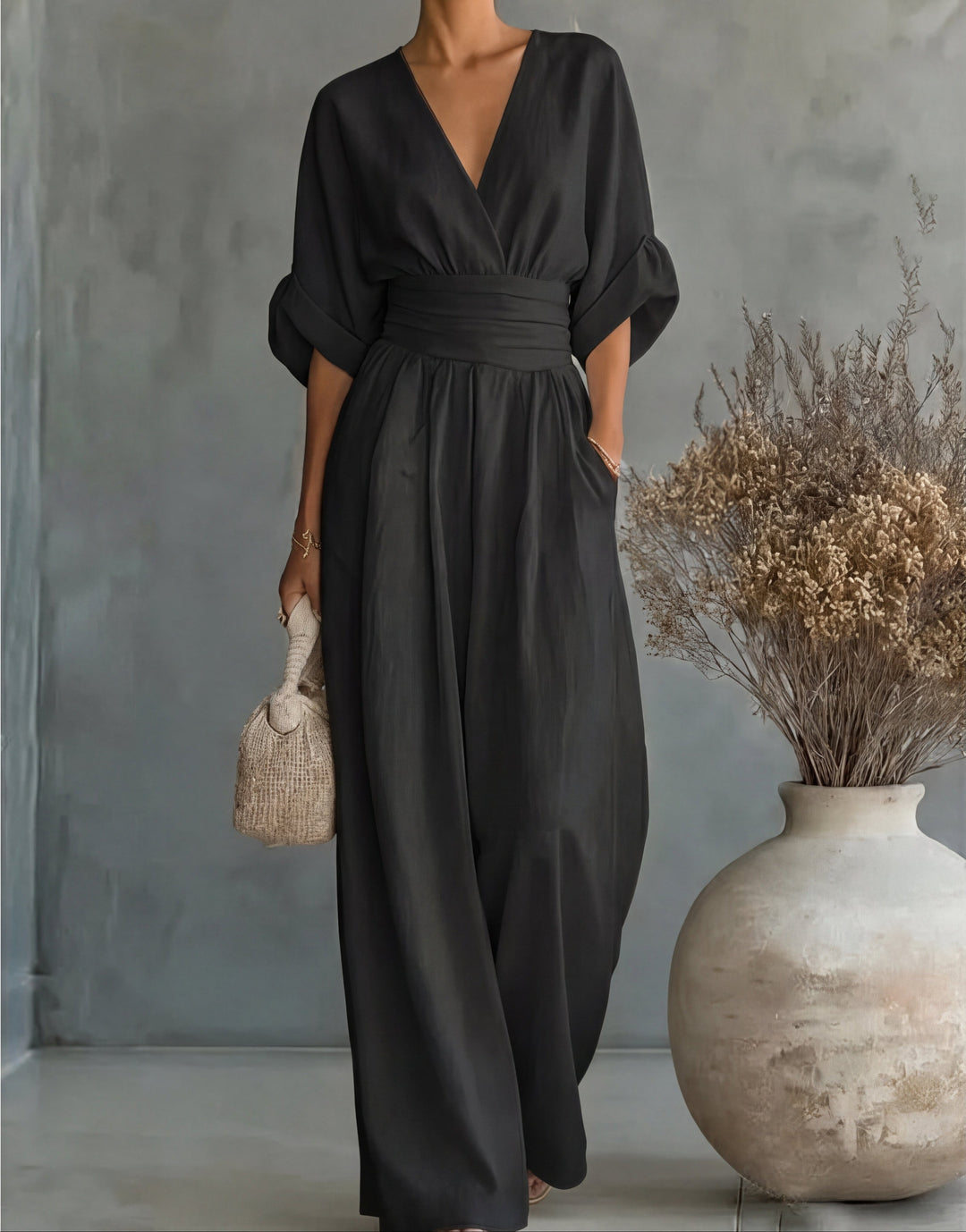 Daniella - Elegant top with V neckline and wide trousers