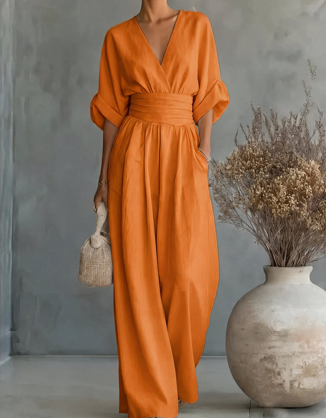 Daniella - Elegant top with V neckline and wide trousers