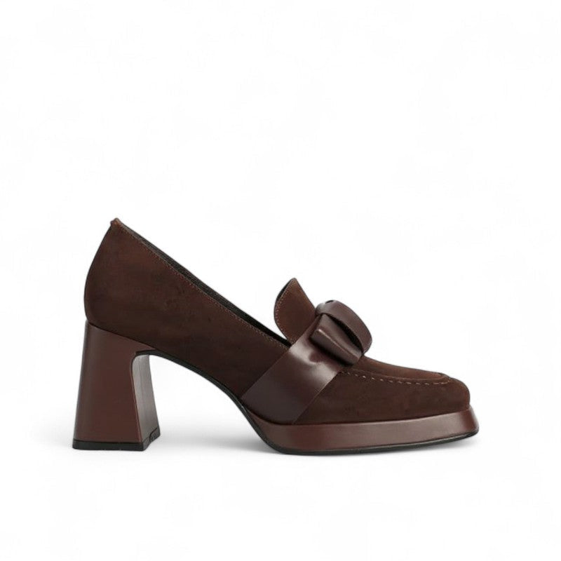 Elegant Brown Moccasins with a Stylish Design