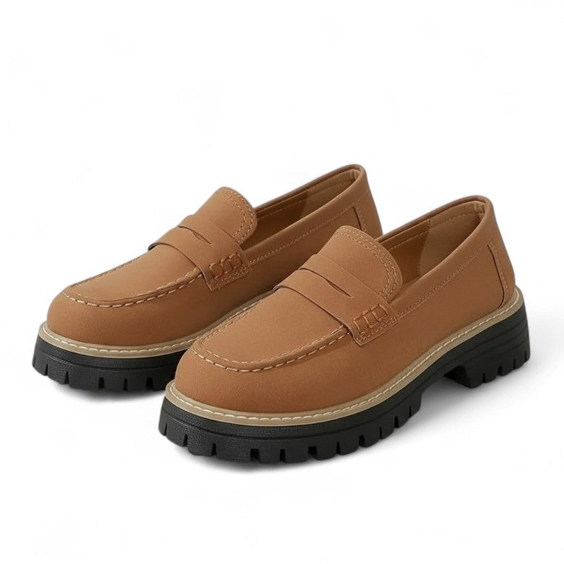 Chic Bicolour Loafers with a Stylish Design