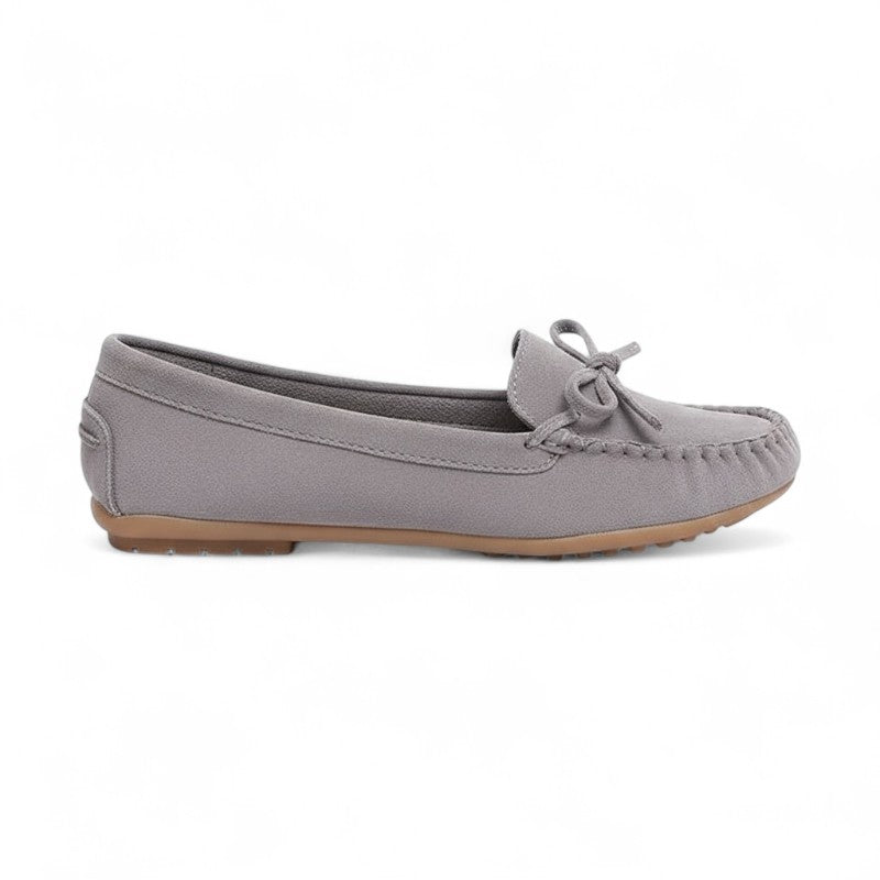 Elegant Bow-Embellished Moccasins