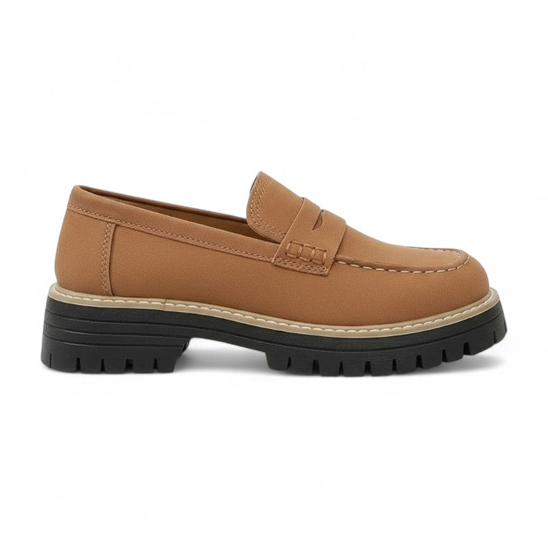 Chic Bicolour Loafers with a Stylish Design