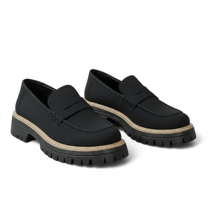 Chic Bicolour Loafers with a Stylish Design