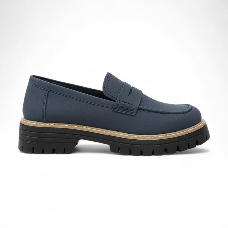 Chic Bicolour Loafers with a Stylish Design