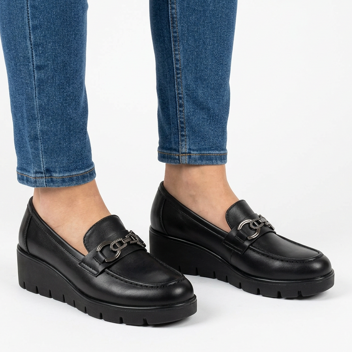 Chic Moccasins with Decorative Buckle and Cozy Platform