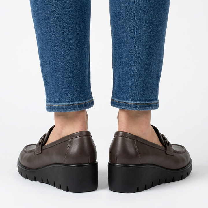 Chic Moccasins with Decorative Buckle and Cozy Platform