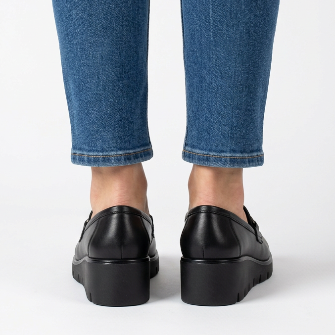 Chic Moccasins with Decorative Buckle and Cozy Platform