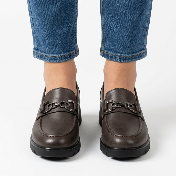 Chic Moccasins with Decorative Buckle and Cozy Platform