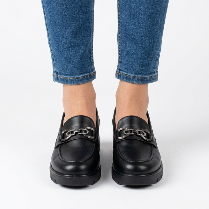 Chic Moccasins with Decorative Buckle and Cozy Platform