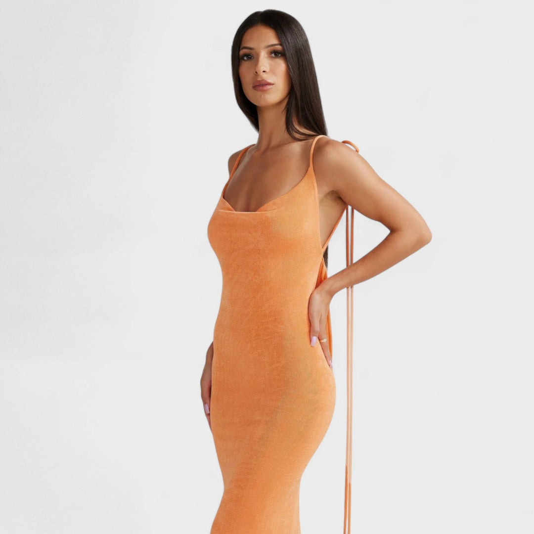 Luna - The dress that accentuates your curves
