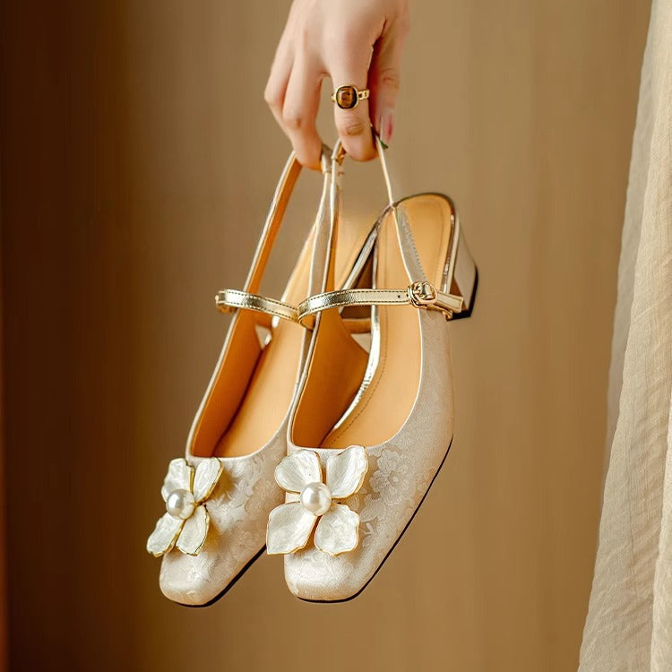 Mathilde – Elegant women's shoes with a floral pattern
