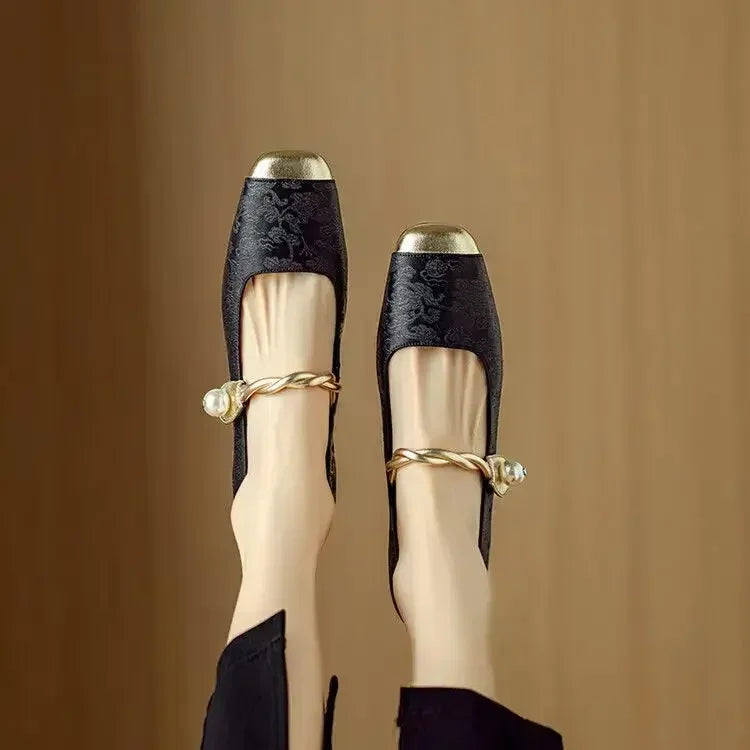 Frida – Classic Sandals with a Refined Design