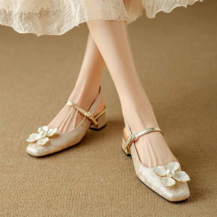 Mathilde – Elegant women's shoes with a floral pattern