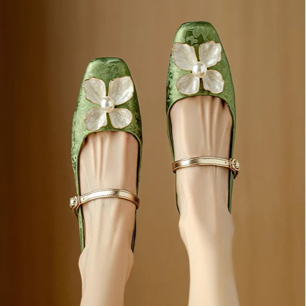 Mathilde – Elegant women's shoes with a floral pattern