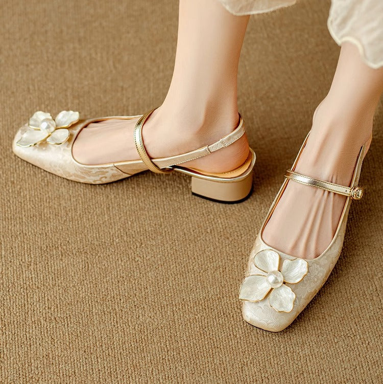 Mathilde – Elegant women's shoes with a floral pattern