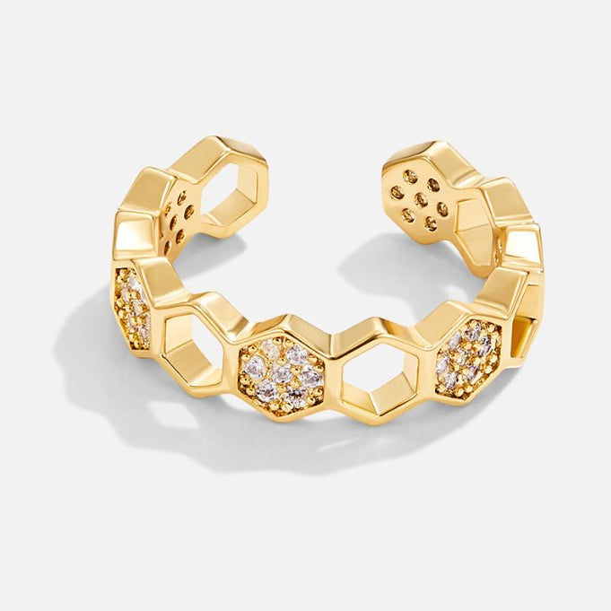 Frederica – Gold ring with a pearl.