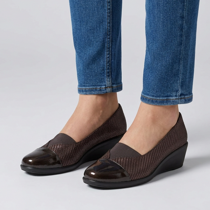 Elastic Band Moccasins with Glossy Toe