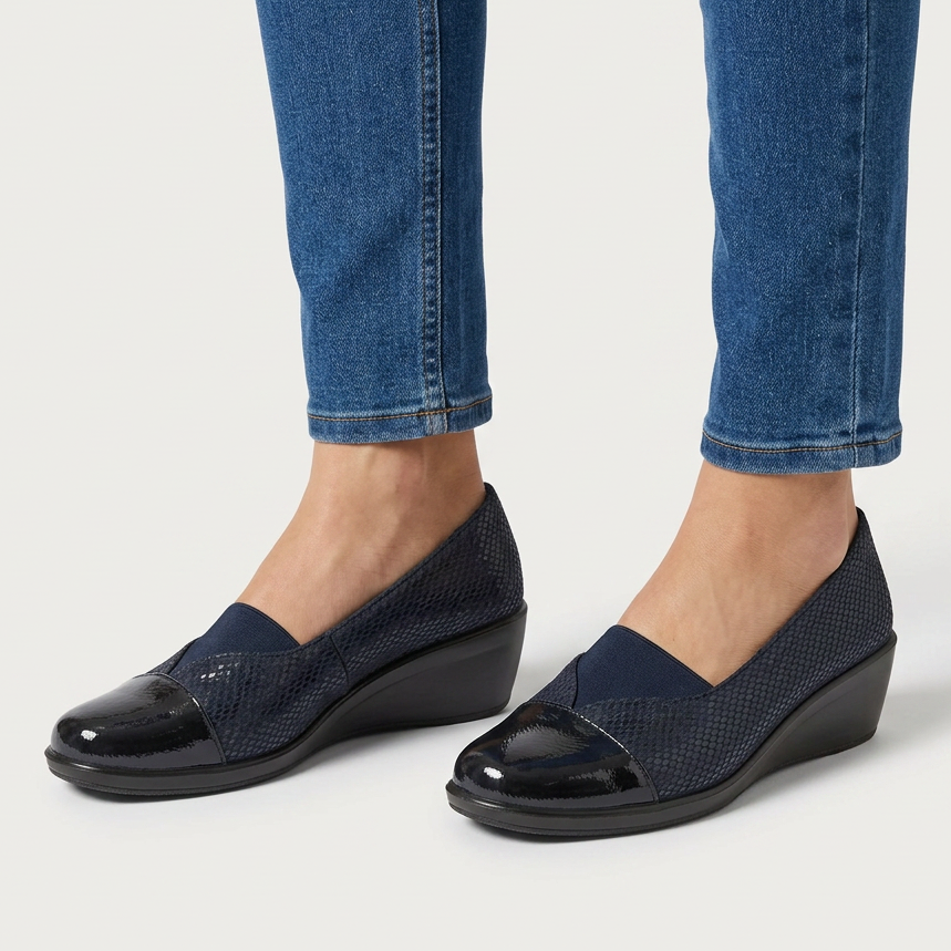 Elastic Band Moccasins with Glossy Toe