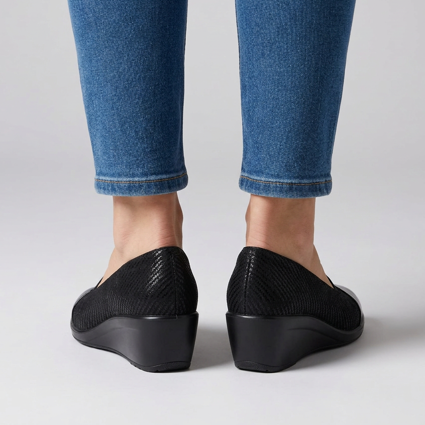 Elastic Band Moccasins with Glossy Toe