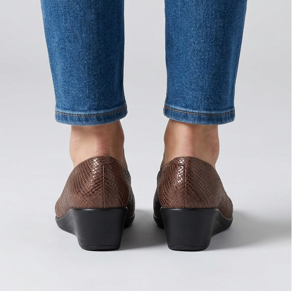 Elastic Band Moccasins with Glossy Toe