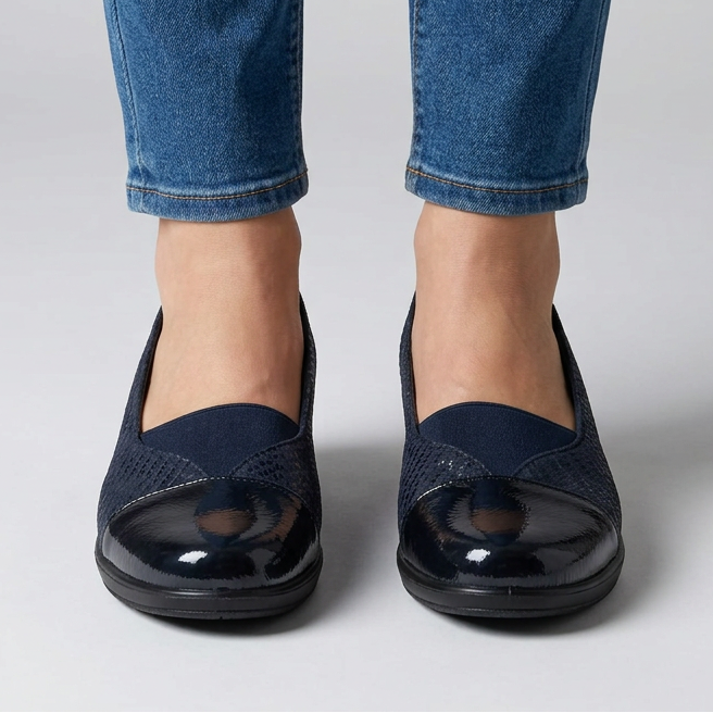 Elastic Band Moccasins with Glossy Toe