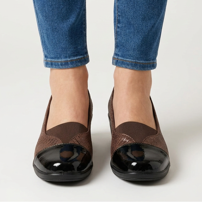 Elastic Band Moccasins with Glossy Toe