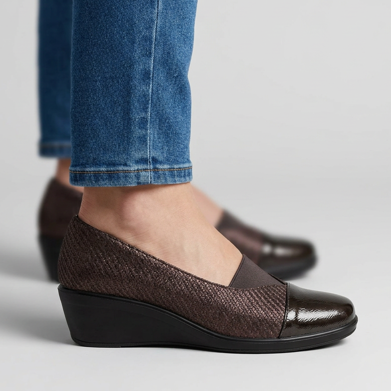 Elastic Band Moccasins with Glossy Toe