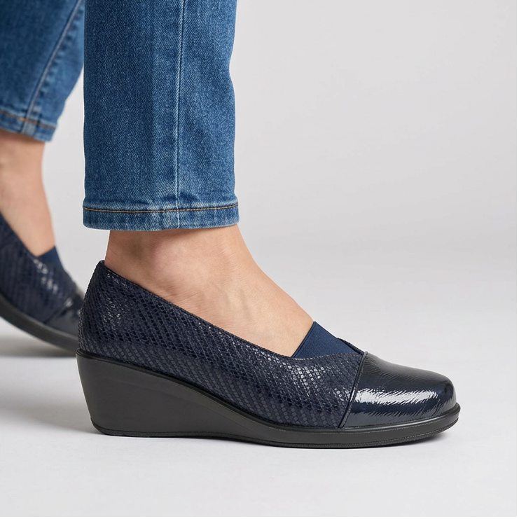 Elastic Band Moccasins with Glossy Toe