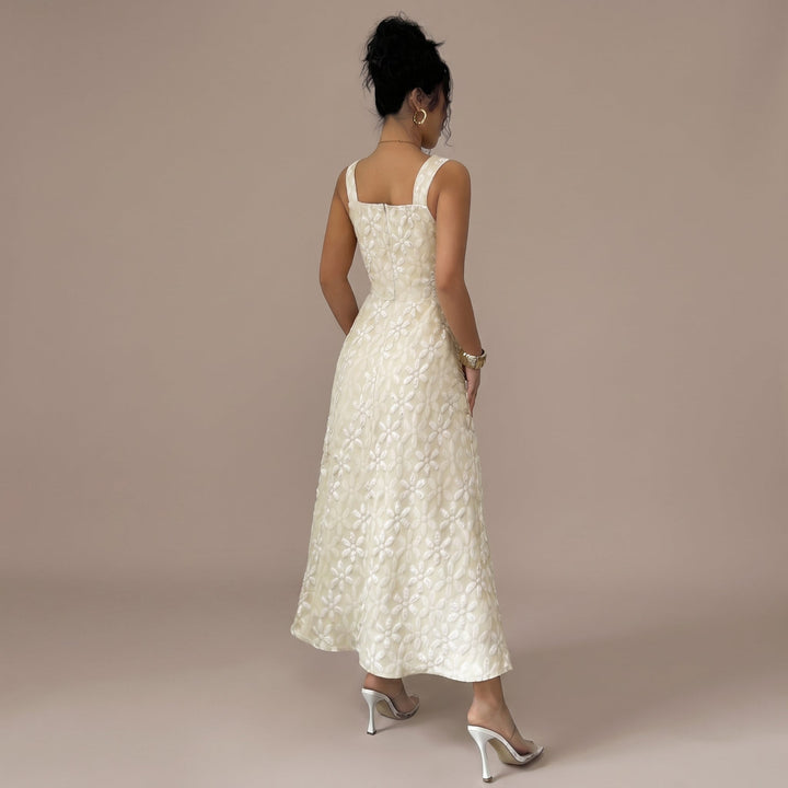 Alba – Midi dress with flowing texture and floral pattern