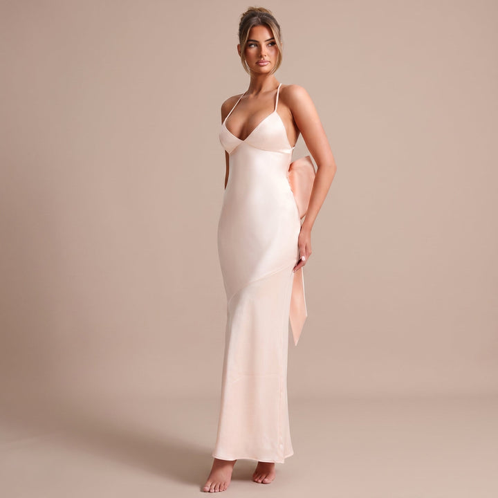 Inés – Long Satin Dress with Open Back and Elegant Silhouette