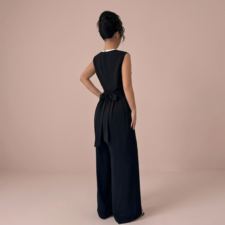 Iria – Black dress with contrasting floral design