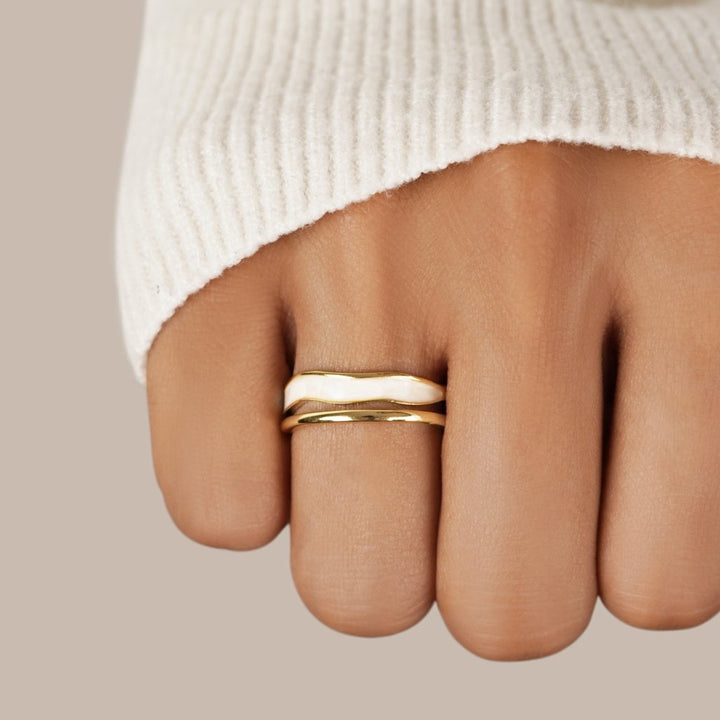 Beatrix – Gold Band Ring with a Simple Silhouette.