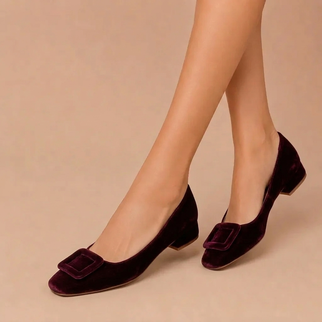 Noë™ | Suede Loafers with Design