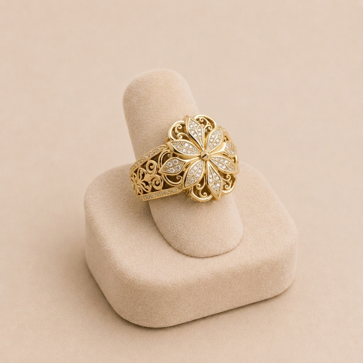 Ariadne - Ring made of exotic gold with zircon