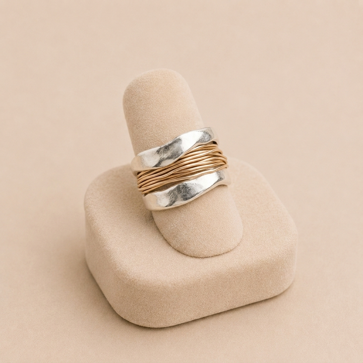 Anastasia - Elegant Ring with Woven Detail in Retro Style
