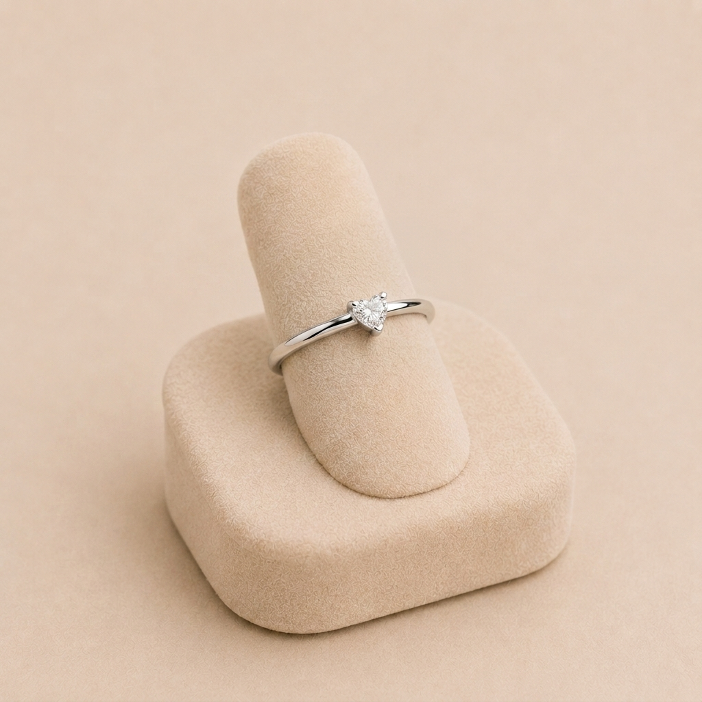 Carlotta – Slim Silver Ring with Fine Line