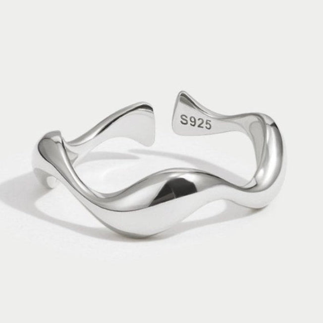 Waves - Minimalist Ring