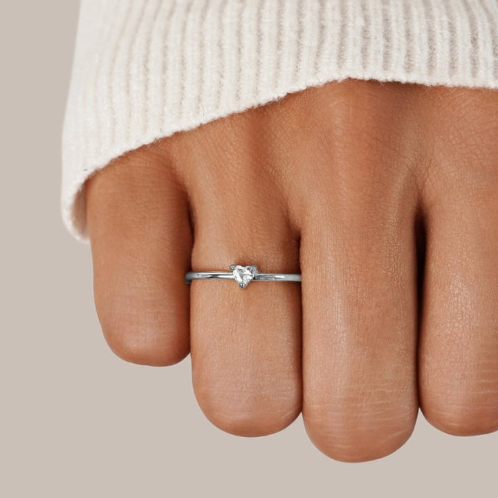Carlotta – Slim Silver Ring with Fine Line